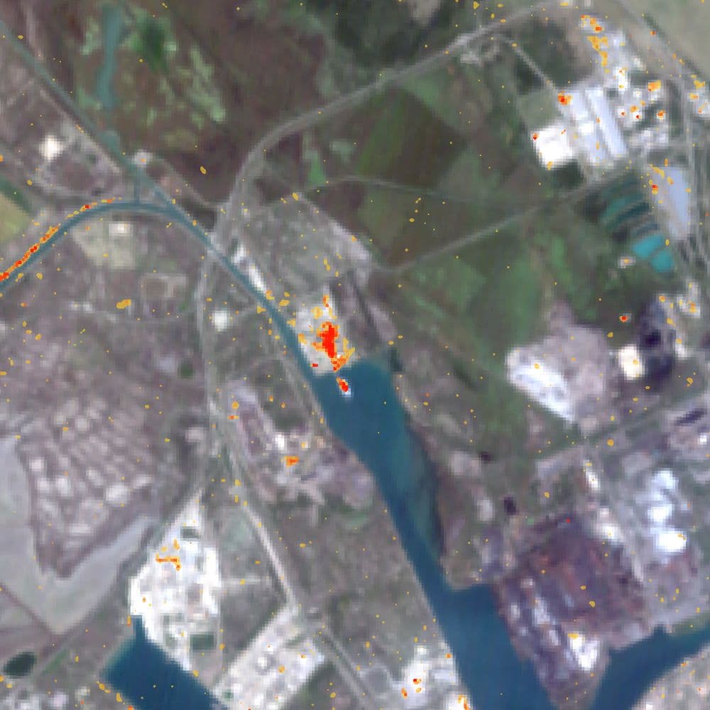 Fos-sur-Mer port, France on 16 October 2025, with the measured gas shown in orange