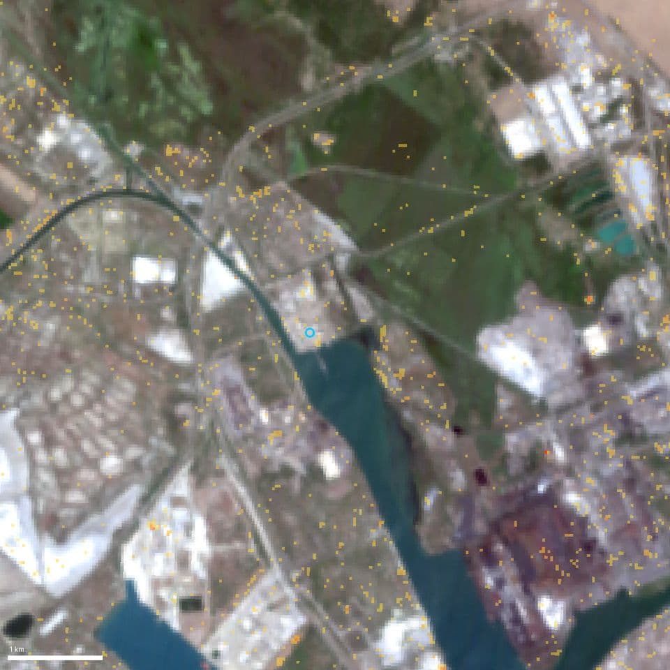 Fos-sur-Mer port, France on 19 August 2026, with the measured gas shown in orange