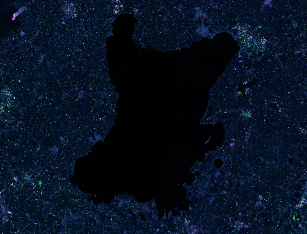 Lough Neagh radar imaging with Sentinel-1